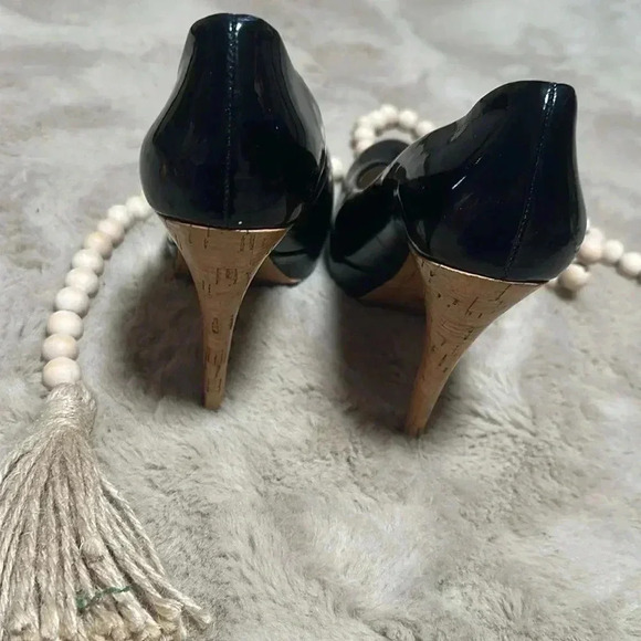 Michael KORS platform patent leather heels. - Picture 6 of 6